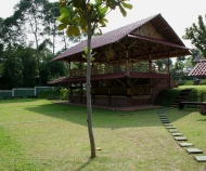 Saung-Bertingkat